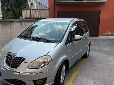 Usata Lancia Musa 95 CV (69 kW) 2010 Giallo Monovolume