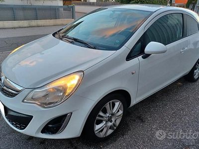 Usata Opel Corsa 86 CV (63 kW) 2011 Bianco Berlina