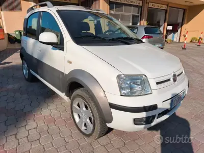 Usata Fiat Panda 4x4 Cross 69 CV (50 kW) 2010 Bianco Utilitaria