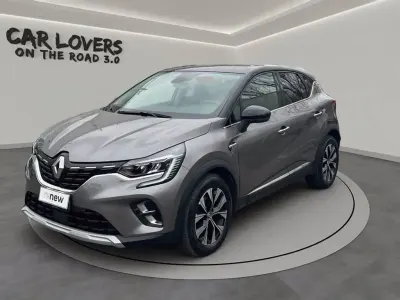 Usata Renault Captur Intens 101 CV (74 kW) 2023 Grigio scuro SUV
