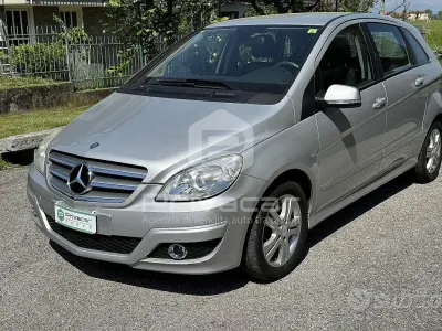 Usata Mercedes B180 Executive 109 CV (80 kW) 2010 Grigio Monovolume