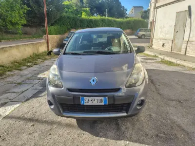 Usata Renault Clio III Dynamique 75 CV (55 kW) 2009 Grigio Berlina