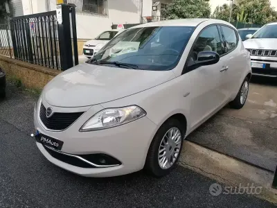 Usado Lancia Ypsilon Gold 69 HP (50 kW) 2017 Citadino