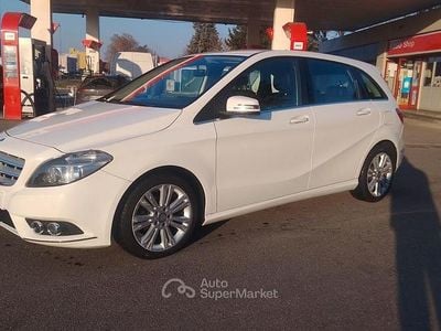 Usata Mercedes B180 Premium 109 CV (80 kW) 2015 Bianco Monovolume