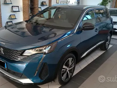 Usata Peugeot 5008 Allure 131 CV (96 kW) 2023 Blu SUV
