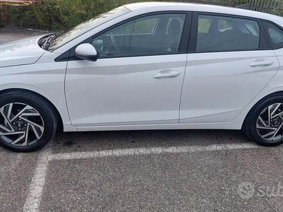 Usata Hyundai i20 84 CV (61 kW) 2024 Bianco Berlina