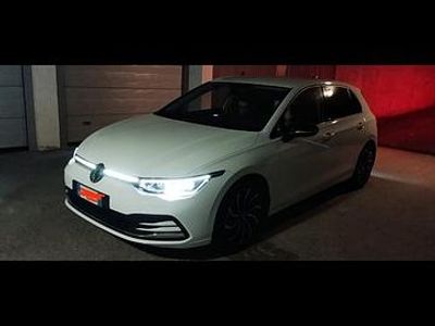 Usata VW Golf VIII 115 CV (84 kW) 2022 Bianco Utilitaria