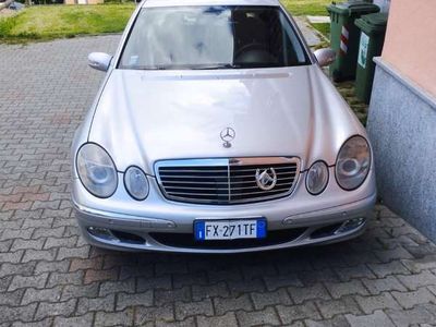 Usata Mercedes E270 Elegance 177 CV (130 kW) 2002 Grigio Berlina