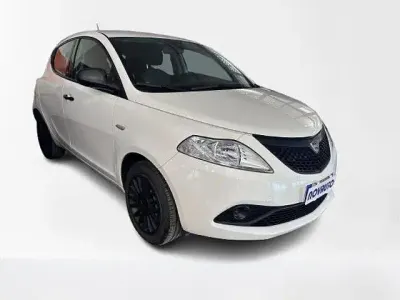 Usata Lancia Ypsilon Silver 69 CV (50 kW) 2020 Bianco