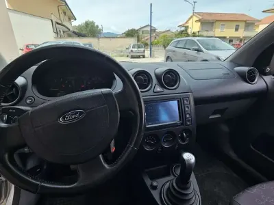 Usata Ford Fiesta Ambiente 68 CV (50 kW) 2003 Grigio Utilitaria