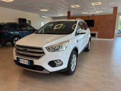 Usata Ford Kuga Titanium S 120 CV (88 kW) 2017 Bianco SUV