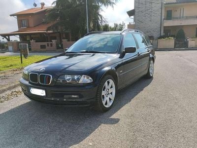 Blu/azzurro Usata 2001 BMW 318 Station wagon | 2500 €