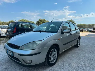 Usata Ford Focus Ambiente 116 CV (85 kW) 2001 Grigio Berlina