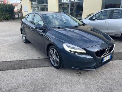 Usata Volvo V40 Business Edition 119 CV (87 kW) 2017 Grigio Berlina