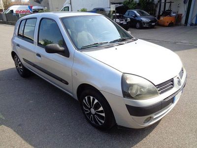 Usata Renault Clio II 75 CV (55 kW) 2005 Argento metallizzato Berlina