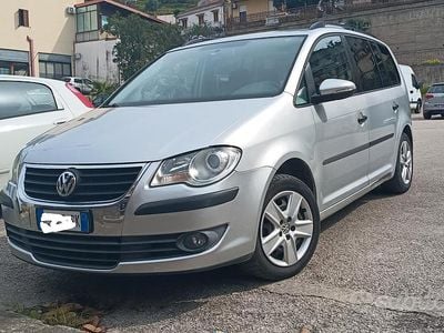 Usata VW Touran 150 CV (110 kW) 2010 Grigio Monovolume