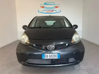 Usata Toyota Aygo Sol 68 CV (50 kW) 2006 Grigio Utilitaria
