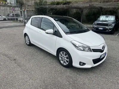Usata Toyota Yaris Lounge 90 CV (66 kW) 2012 Utilitaria