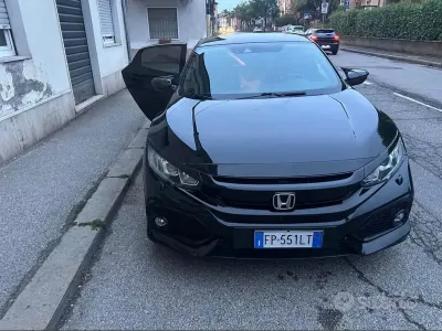 Usata Honda Civic 126 CV (92 kW) 2018 Nero Berlina