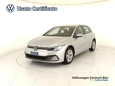 Usata VW Golf VIII Life 116 CV (85 kW) 2024 Argento Berlina