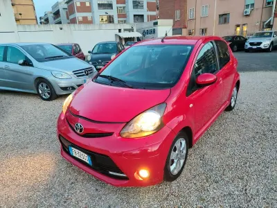 Brugt Toyota Aygo 68 HK (50 kW) 2013 Rød Hatchback