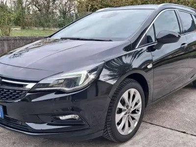 Usata Opel Astra Innovation 110 CV (80 kW) 2019 Nero Station wagon