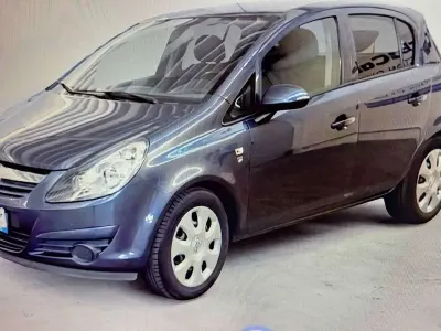 Usata Opel Corsa Edition 86 CV (63 kW) 2012 Blu perlato Utilitaria