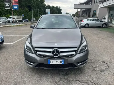 Usata Mercedes B180 109 CV (80 kW) 2012 Grigio Utilitaria