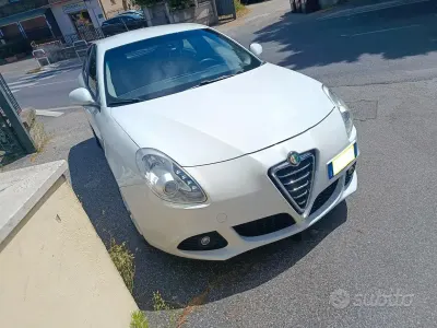 Usata Alfa Romeo Giulietta Exclusive 140 CV (102 kW) 2012 Bianco Utilitaria