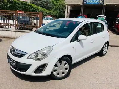 Usata Opel Corsa 75 CV (55 kW) 2011 Bianco Utilitaria