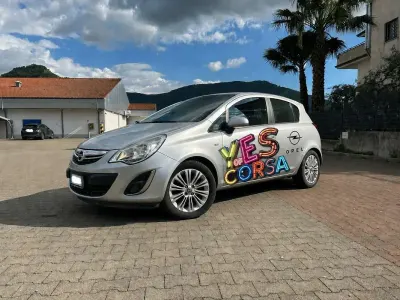 Usata Opel Corsa Cosmo 95 CV (69 kW) 2011 Argento Utilitaria