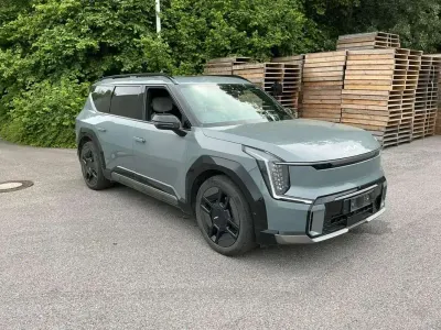 Usata Kia EV9 GT-Line 113 kW (154 CV) 2024 Verde SUV