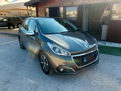 Usata Peugeot 208 Allure 82 CV (60 kW) 2018 Grigio Utilitaria