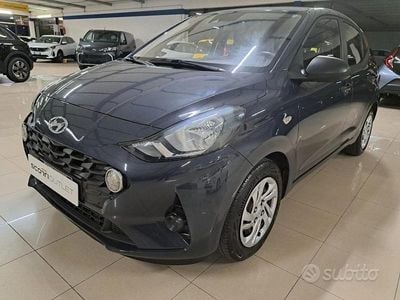 Usata Hyundai i10 Advanced 67 CV (49 kW) 2021 Gray Utilitaria
