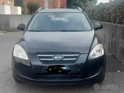 Begagnad Kia Ceed 2009 Halvkombi