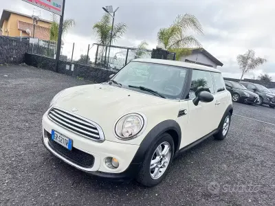 Käytetty Mini Cooper D 90 HP (66 kW) 2013 Valkoinen Viistoperä