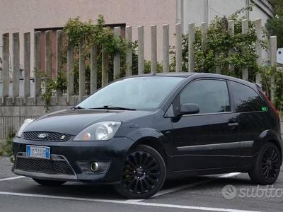Usata Ford Fiesta S 90 CV (66 kW) 2006 Nero Utilitaria