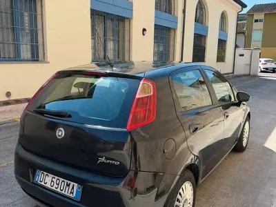 Usata Fiat Grande Punto Dynamic 75 CV (55 kW) 2006 Nero Utilitaria