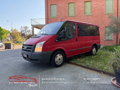 Begagnad Ford Tourneo 2011 Röd Sedan