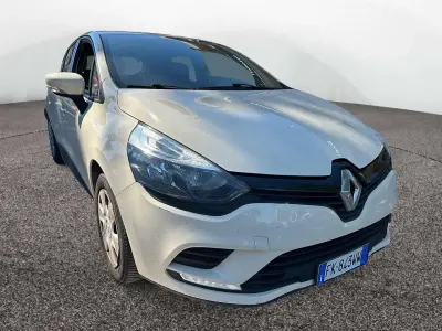 Usata Renault Clio IV Zen 73 CV (53 kW) 2017 Beige Berlina