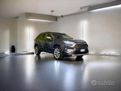 Usata Toyota RAV4 Hybrid Lounge 222 CV (163 kW) 2021 Grigio SUV
