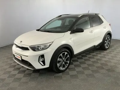 Usata Kia Stonic Style 120 CV (88 kW) 2020 Bianco SUV