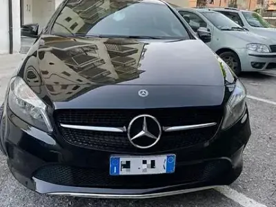 Usata Mercedes A160 102 CV (75 kW) 2018 Nero Utilitaria