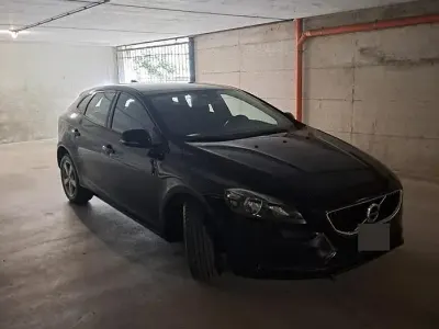 Usata Volvo V40 120 CV (88 kW) 2018 Nero Berlina