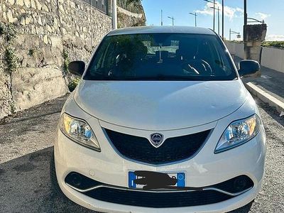 Usata Lancia Ypsilon Silver 95 CV (69 kW) 2016 Bianco Utilitaria