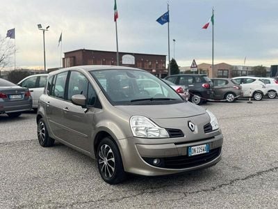 Usata Renault Modus Dynamique 106 CV (77 kW) 2008 Oro Monovolume