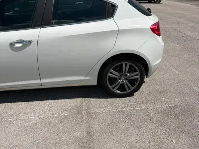 Usata Alfa Romeo Giulietta 105 CV (77 kW) 2013 Bianco Utilitaria