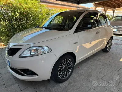 Usata Lancia Ypsilon Gold 69 CV (50 kW) 2017 Bianco Utilitaria