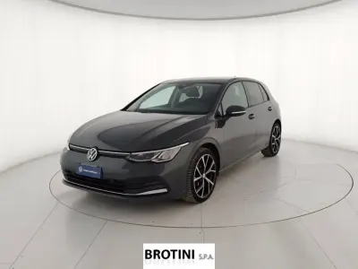 Usata VW Golf VIII Life 116 CV (85 kW) 2022 Grigio metallizzato Berlina