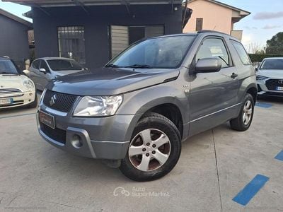 Usata Suzuki Grand Vitara 106 CV (77 kW) 2005 Grigio SUV
